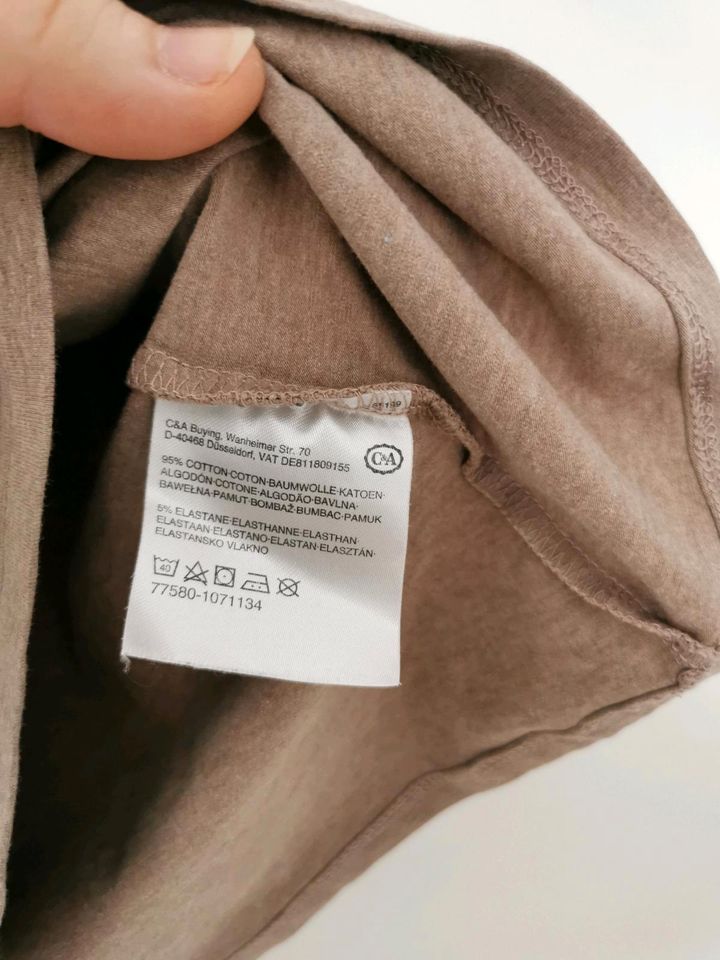C&A Basic T-shirt Gr. S taupe in Minden