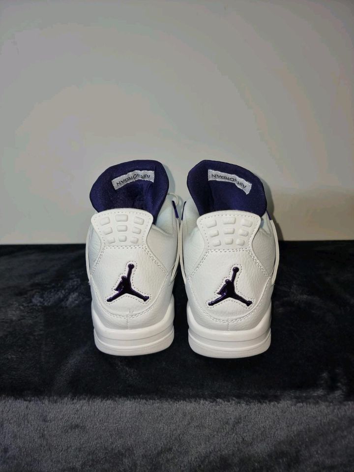 Jordan 4 Metallic Purple 39-41 in Troisdorf