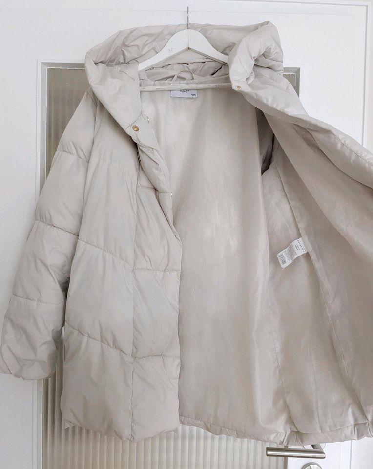 Jacke  Creme ivory Farbe Daunenjacke Reserved, L/40 in Bad Salzuflen