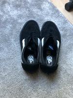Schwarze Vans Sneakers in Größe 42 - Top Zustand Schleswig-Holstein - Lübeck Vorschau