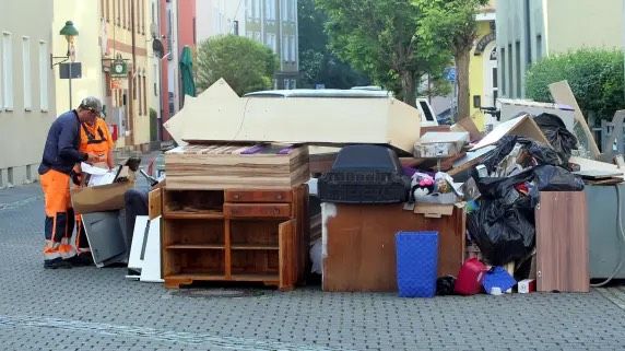 Entrümpelung Haushaltsauflösung Sperrmüll Entsorgung abholen Sperrmüllabholung Räumungen Keller Dachboden Firmenauflösung in Hamburg