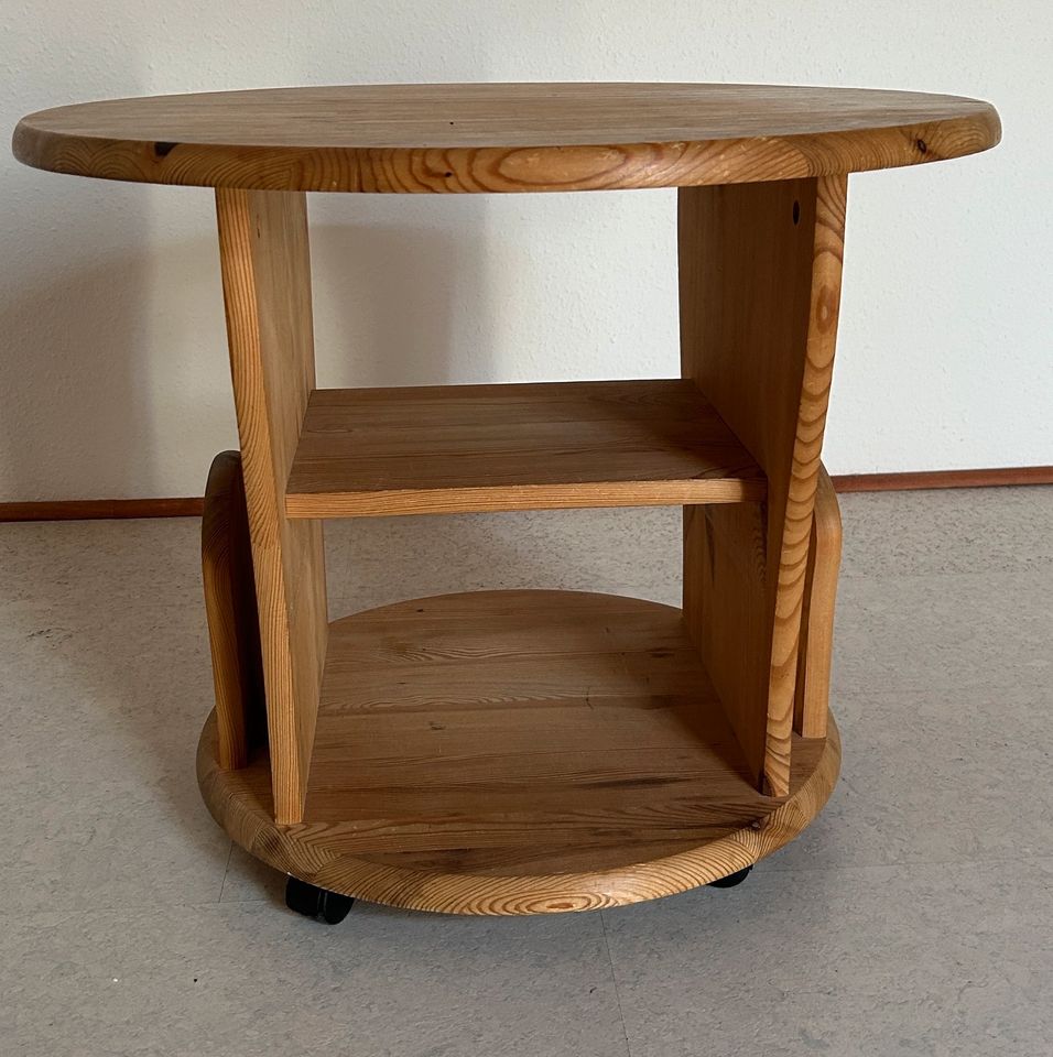 Runder Holztisch auf Rollen 10€ letzter Preis ‼️ in Stockach