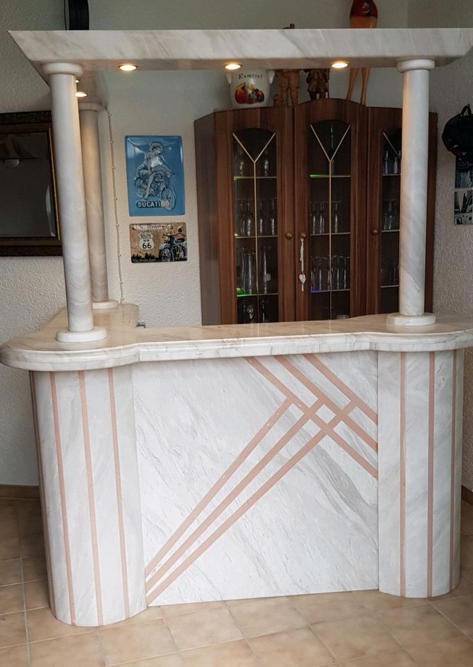 Bar Theke aus sehr hochwertigen italienischem Carrara Marmor in Miltenberg