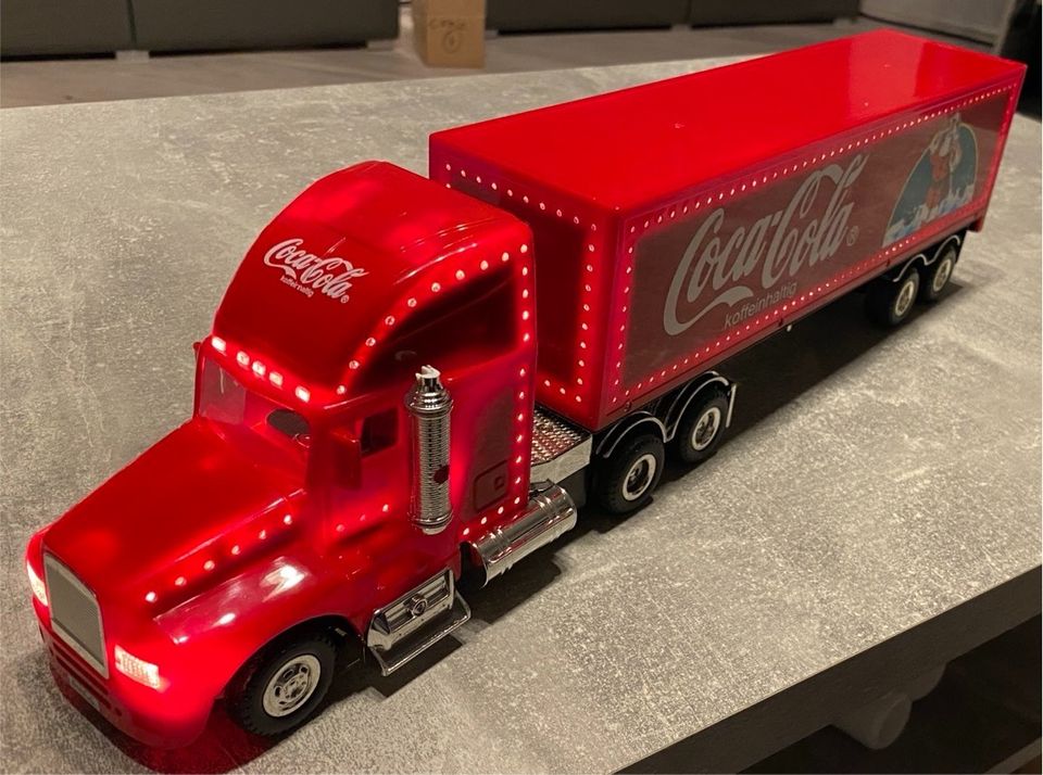 Coca Cola ferngesteuerter leucht Weihnachtstruck LKW in Carlsberg