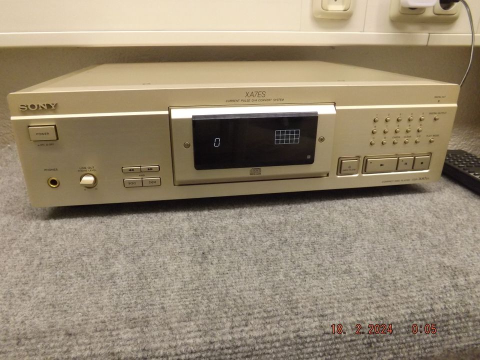 Sony CDP-XA7ES in Gold - High End CD- Player in Essen