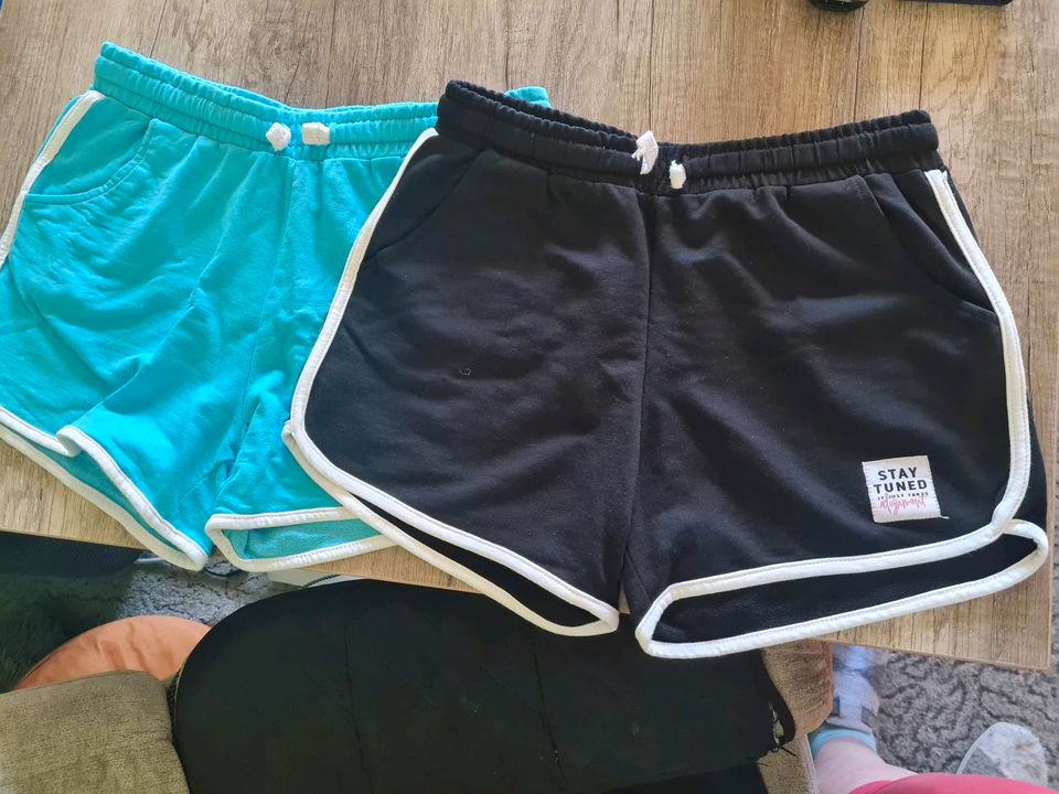 2 Mädchenshorts in Oranienburg