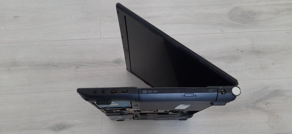 Acer V3-772g 17,3 Full HD defekt für Bastler in München