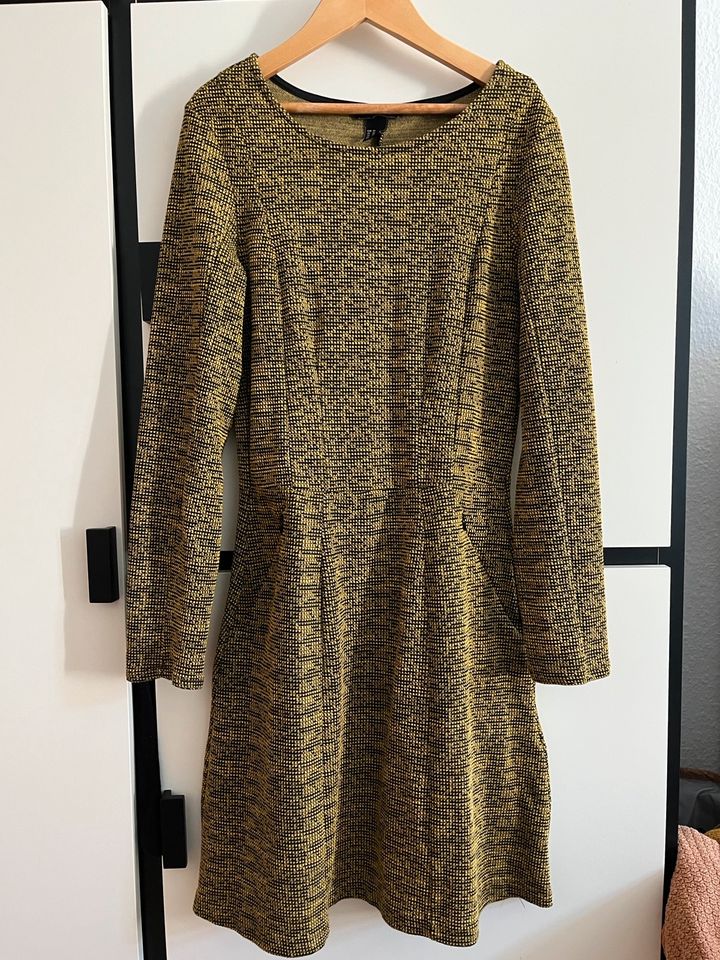 Kleid langarm knielang H&M 34 in Leipzig