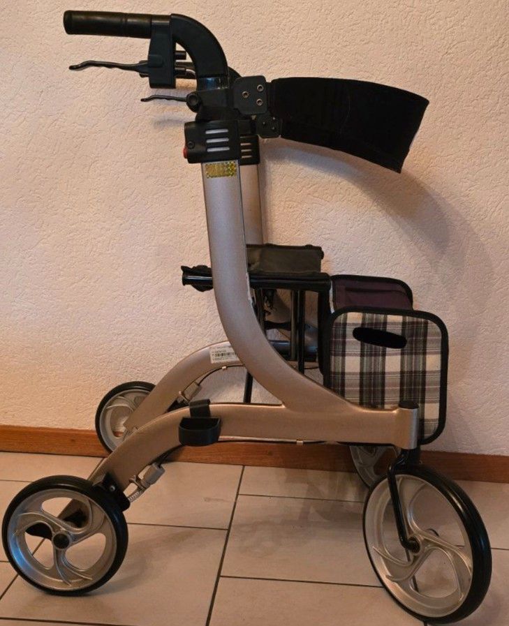 Rollator Nitro Drive, 130 kg, Rückengurt, Doppelbremse, faltbar in Kaiserslautern