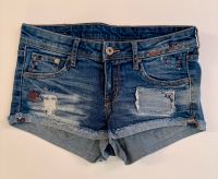 Jeans Shorts, Hot Pants , blau, Gr. S, 34/36, Stickerei, Flicken Nordrhein-Westfalen - Schermbeck Vorschau