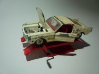 1:43 Dinky Toys Ford Mustang Weiß + Hebebühne Spielzeug Auto Nordrhein-Westfalen - Oberhausen Vorschau