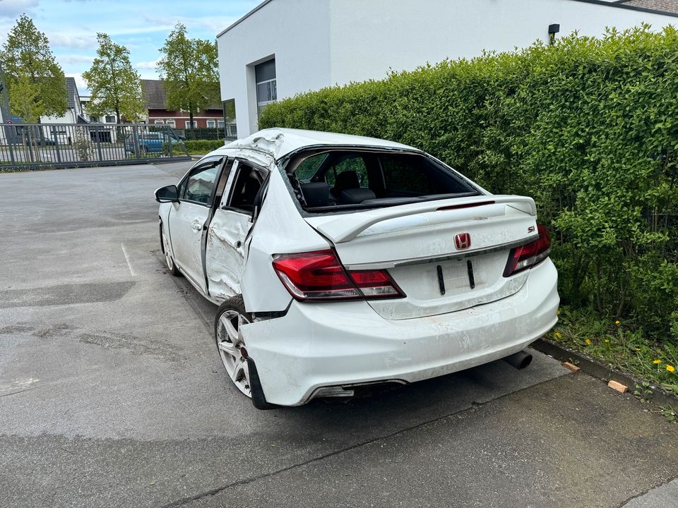 Honda Civic SI US Import mit Totalschaden in Bielefeld