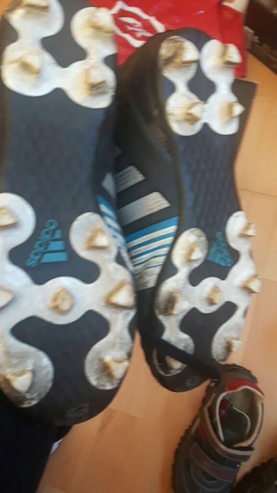 Fussball Schuhe Adidas Gr.34 in Kanzem