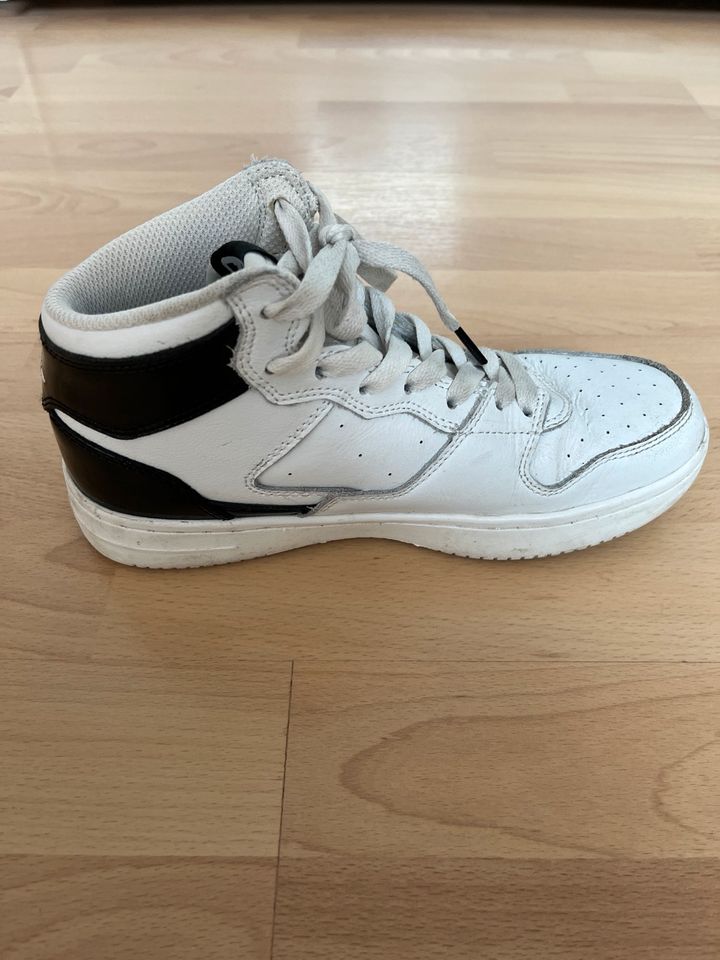 Karl Kani Sneaker Gr.38 hoch schwarz Lack/weiß in Saulheim