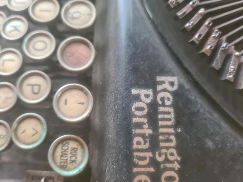 Alte Schreibmaschine  Remington Portable in Magdeburg