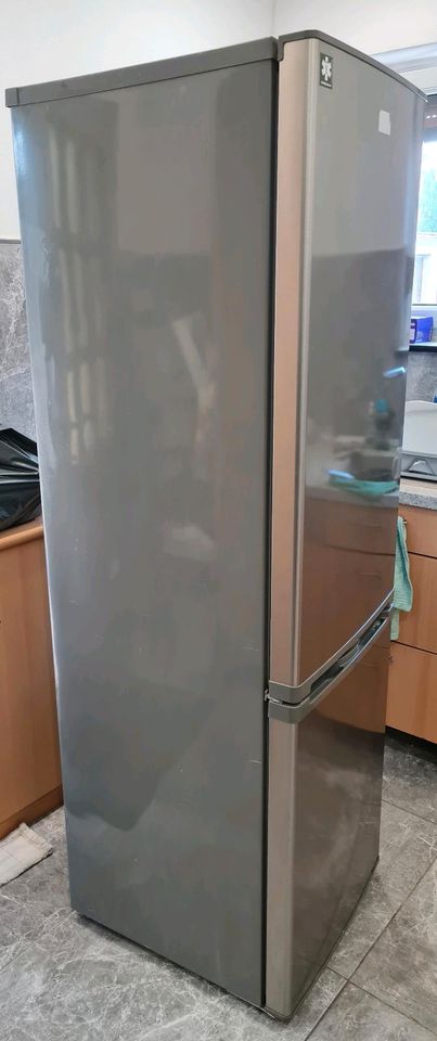Kühlschrank zum kaufen 300€ in Bremen