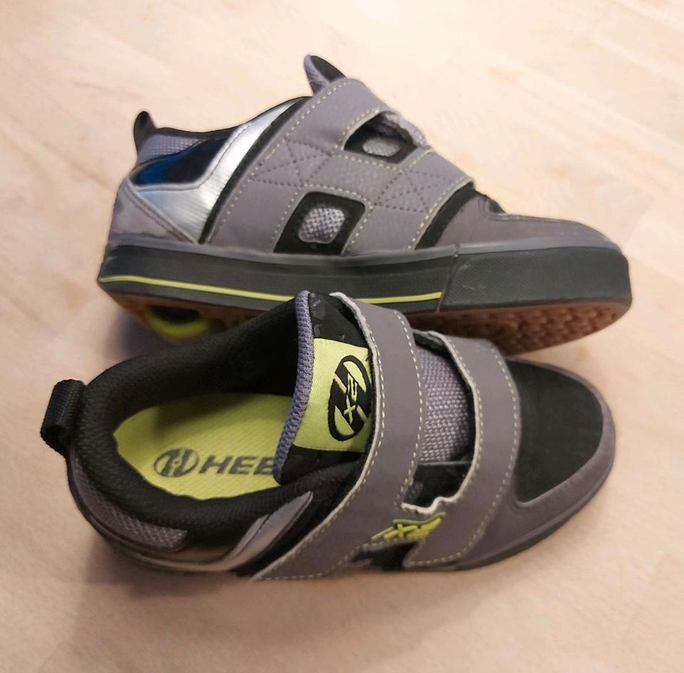 Schuhe mit Rollen Gr. 32 in Usingen