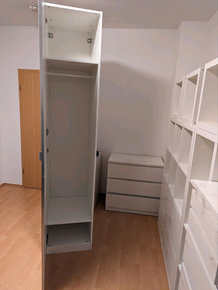 Großer weißer Kleiderschrank mit Spiegel/ Schrank in Magdeburg