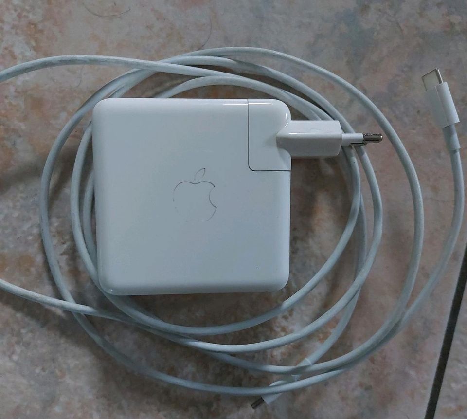 Apple 87 Watt USB-C Power Adapter Netzteil in Am Mellensee