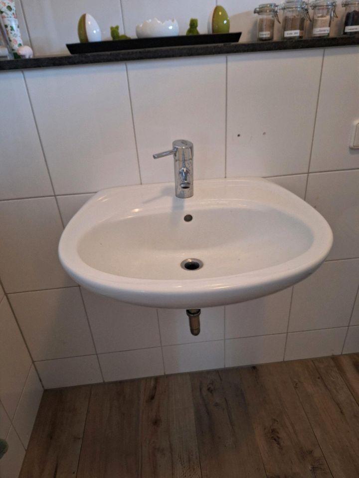Waschbecken weiß (ohne Armatur) - ca. 60x50 in Bedburg-Hau