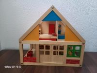 Puppenhaus aus Holz mit Möbel und Figuren Baden-Württemberg - Mutlangen Vorschau