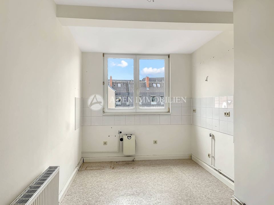 * Dachgeschosswohnung mit Terrasse und Potenzial: 3 bis 4-Zimmer!* in Berlin