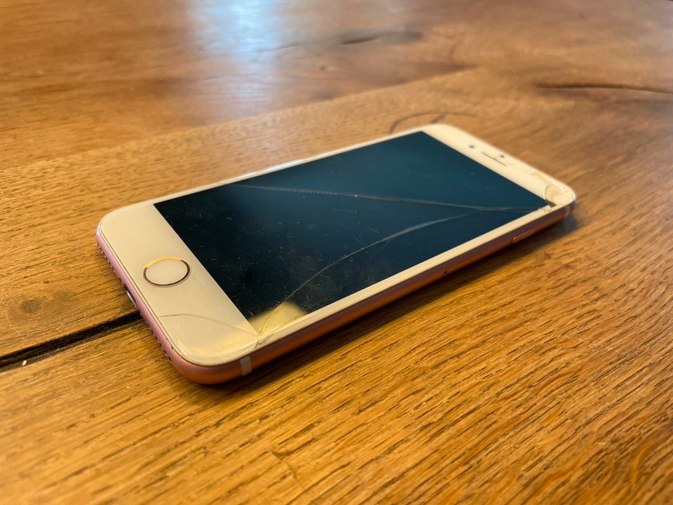 Apple iPhone 7, Rose Gold, 32 GB, Model A1778 inkl. Hülle in Berlin