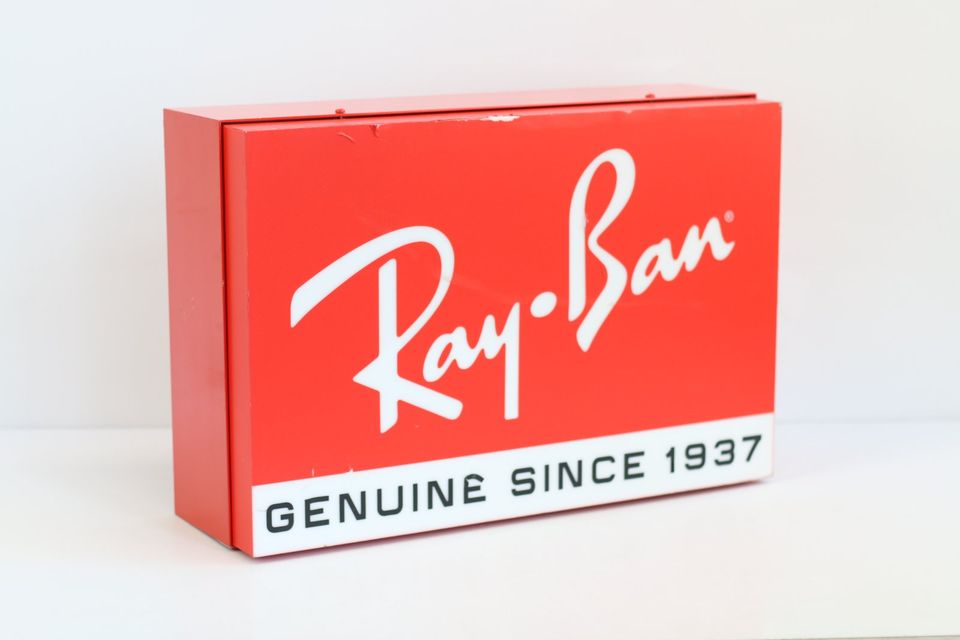 Original Ray-Ban Leuchtschild in Wilhelmshaven