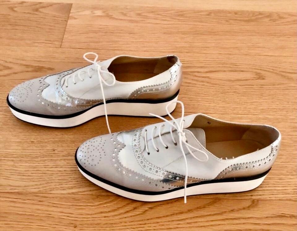 Brogues - Echtleder Halbschuhe - weiß Silber grau - Größe 40 in Uttenreuth