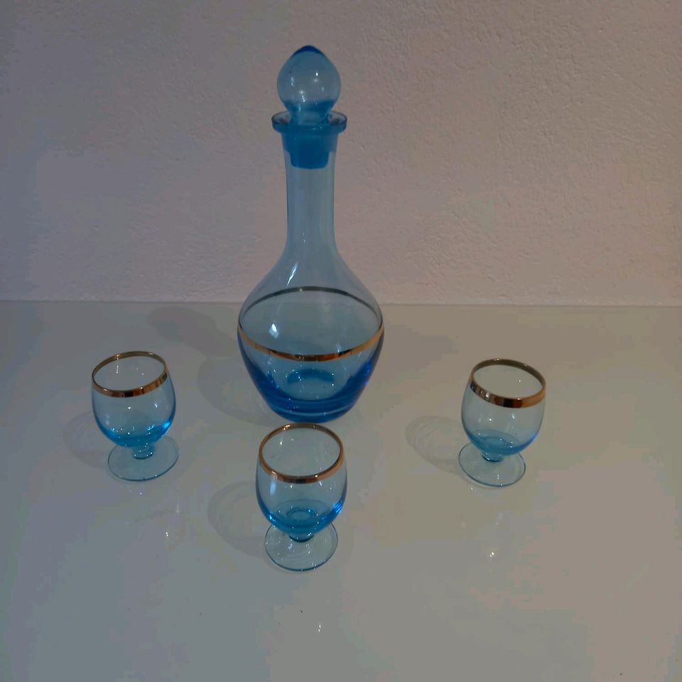 Glas set in blau in Bleckede