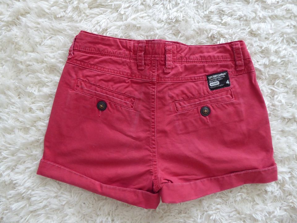 Superdry kurze Jeans Hose Shorts rot Gr. XS / 34 in Wiesbaden