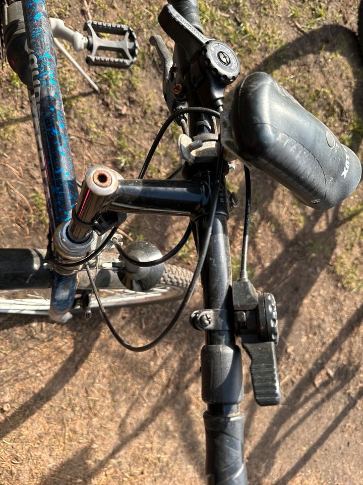 Fahrrad blau Tourenbike in Berlin