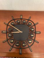 Junghans Wanduhr Uhr Schwarz Metall mit goldenen Sternzeichen Wandsbek - Hamburg Marienthal Vorschau