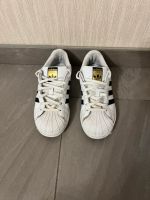 Adidas Superstar Sneaker Gr. 35 Niedersachsen - Schiffdorf Vorschau