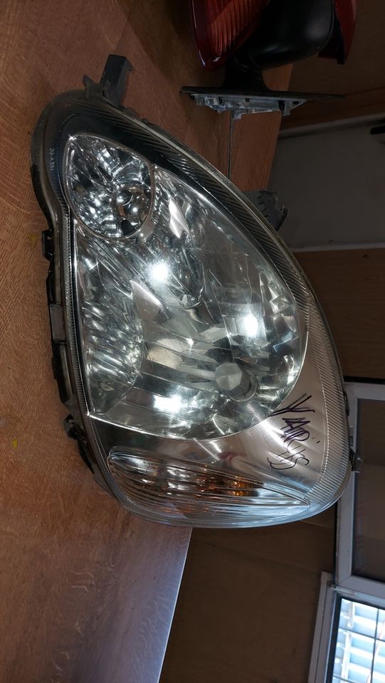 Scheinwerfer Toyota Europe Yaris P1 2002.05 Links Lampe in Duisburg -  Duisburg-Mitte, Ersatz- & Reparaturteile