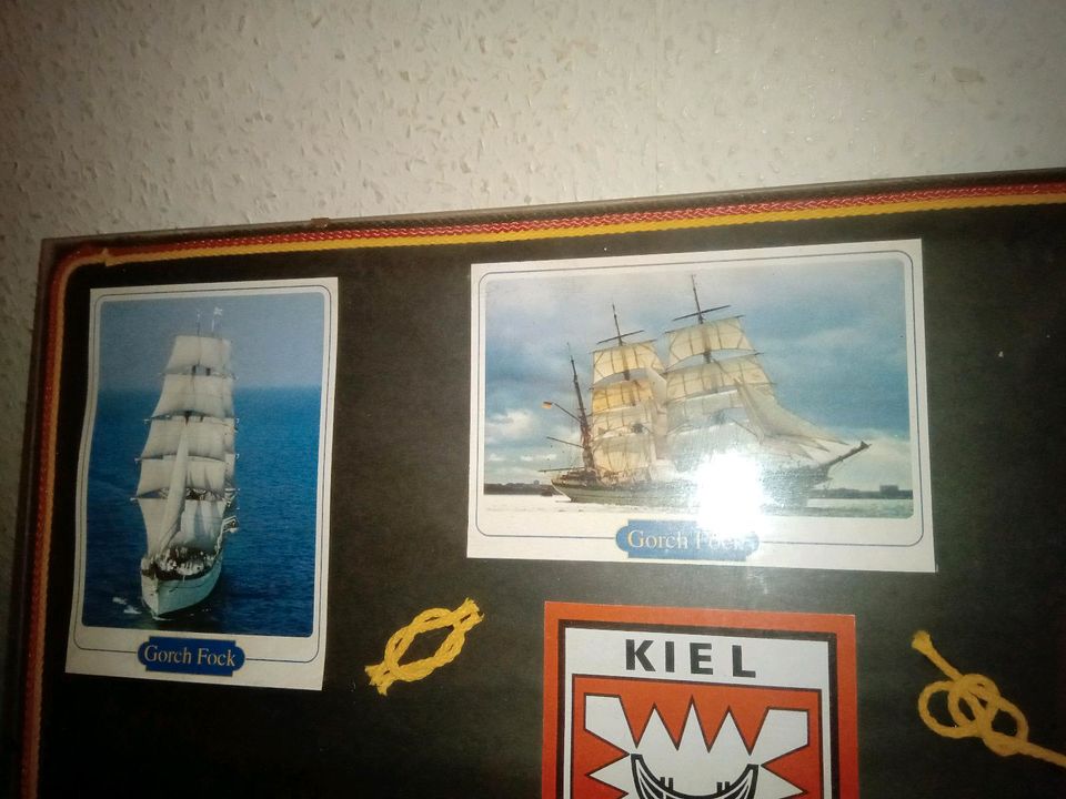 Kiel Bild mit Wappen und alten Postkarten in Kiel