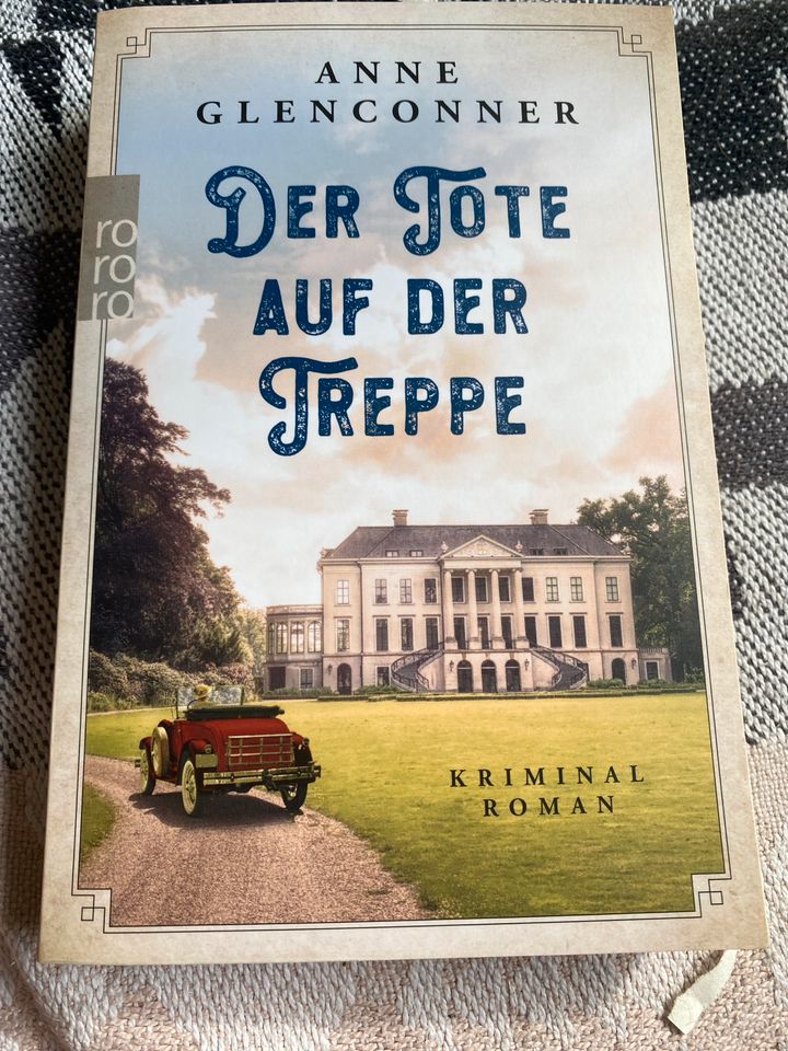 Der Tote auf der Treppe von Anne Genconner in Beilngries