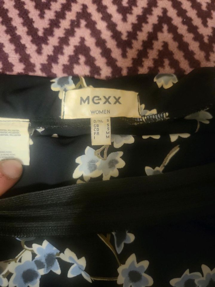 Sommer Maxirock von Mexx Größe S in Schwarz mit Blumen Muster in Chemnitz