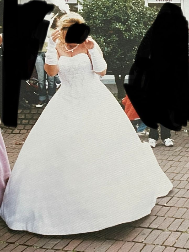 Brautkleid Gr44-46 mit komplett. Zubehör in Nettetal