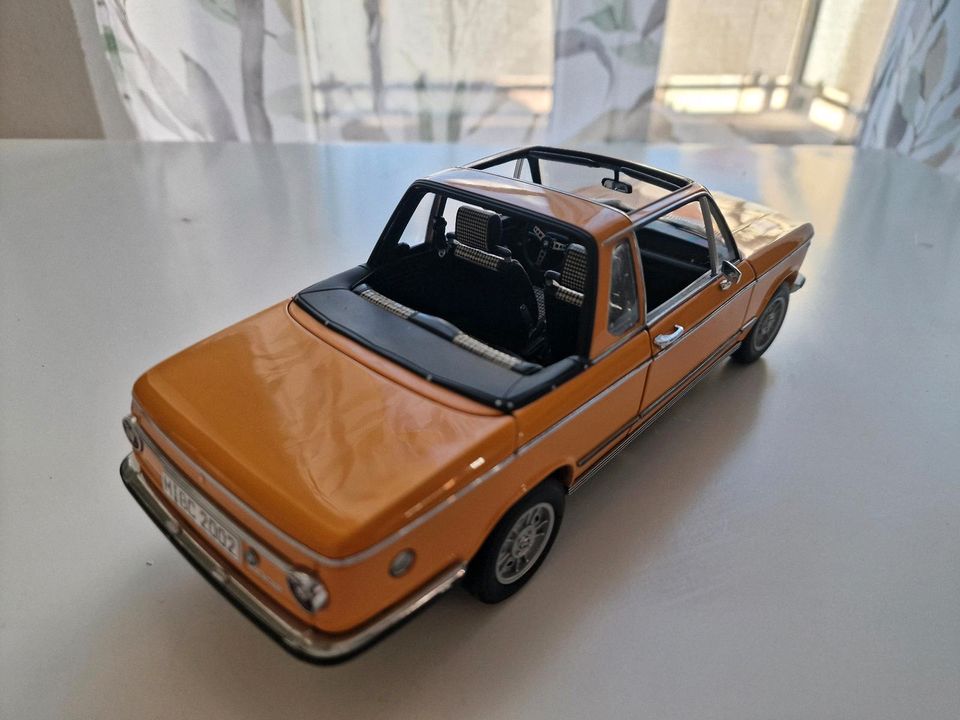 Modellautos 1:18 BMW 2002 Autoart in Moosburg a.d. Isar