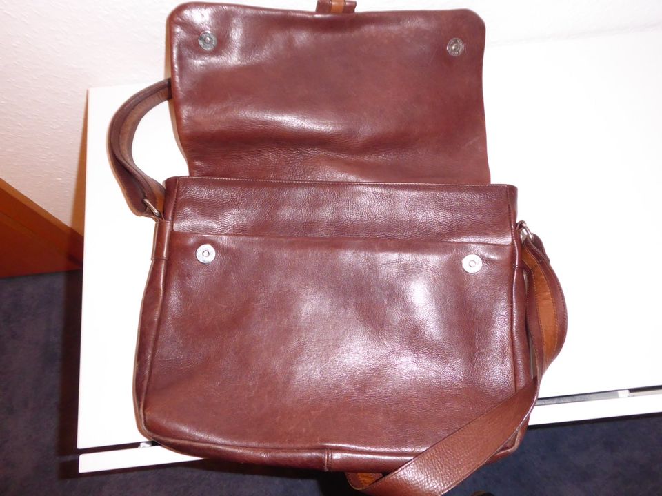 Braune Damen Leder-Umhängetasche (Handtasche) in Marl