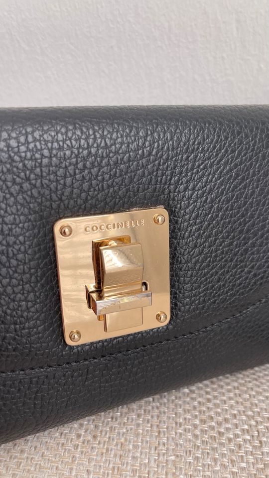 Coccinelle Handtasche schwarz Clutch in Kösching