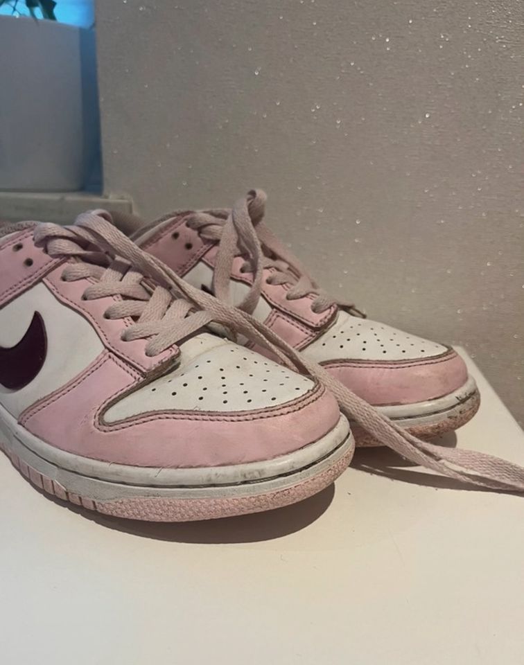 Nike dunk low pink in Riesenbeck