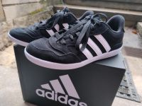 Adidas Turnschuhe Sneakers Sportschuhe *neuwertig* Baden-Württemberg - Pliezhausen Vorschau