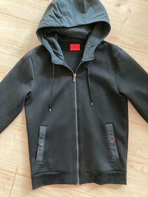 Neue schwarze Sweatjacke Jacke Gr. S mit Kapuze von HUGO BOSS in Neuwied