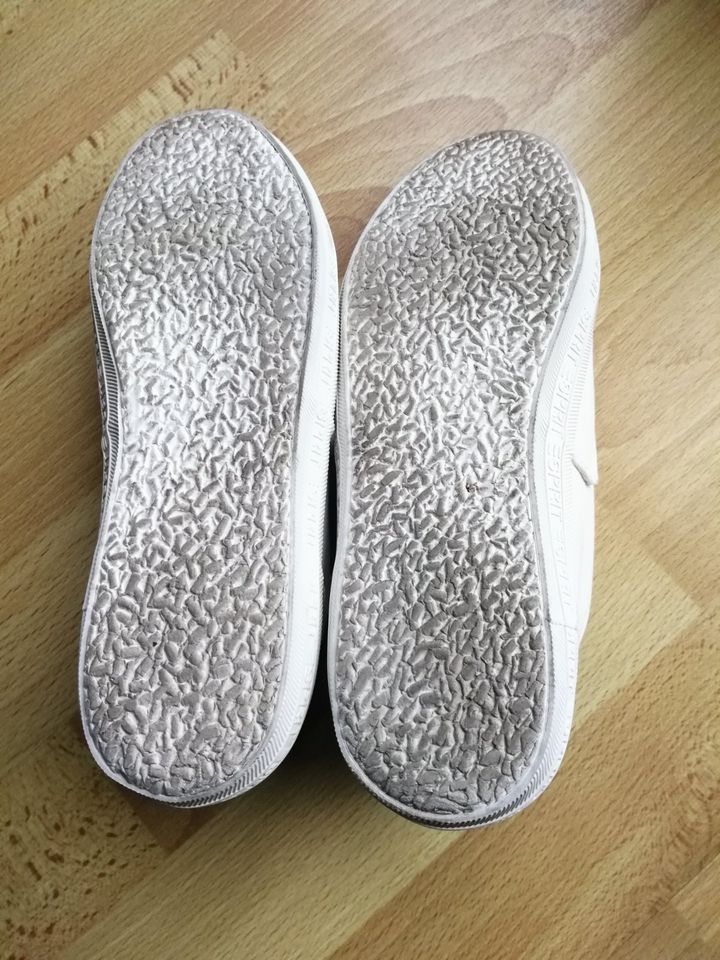 ESPRIT Sneaker canvas mit elastischen Schnürbändern off white in Endingen