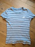 Nike T Shirt Vintage grau gestreift Gr. S inkl. Versand Findorff - Findorff-Bürgerweide Vorschau