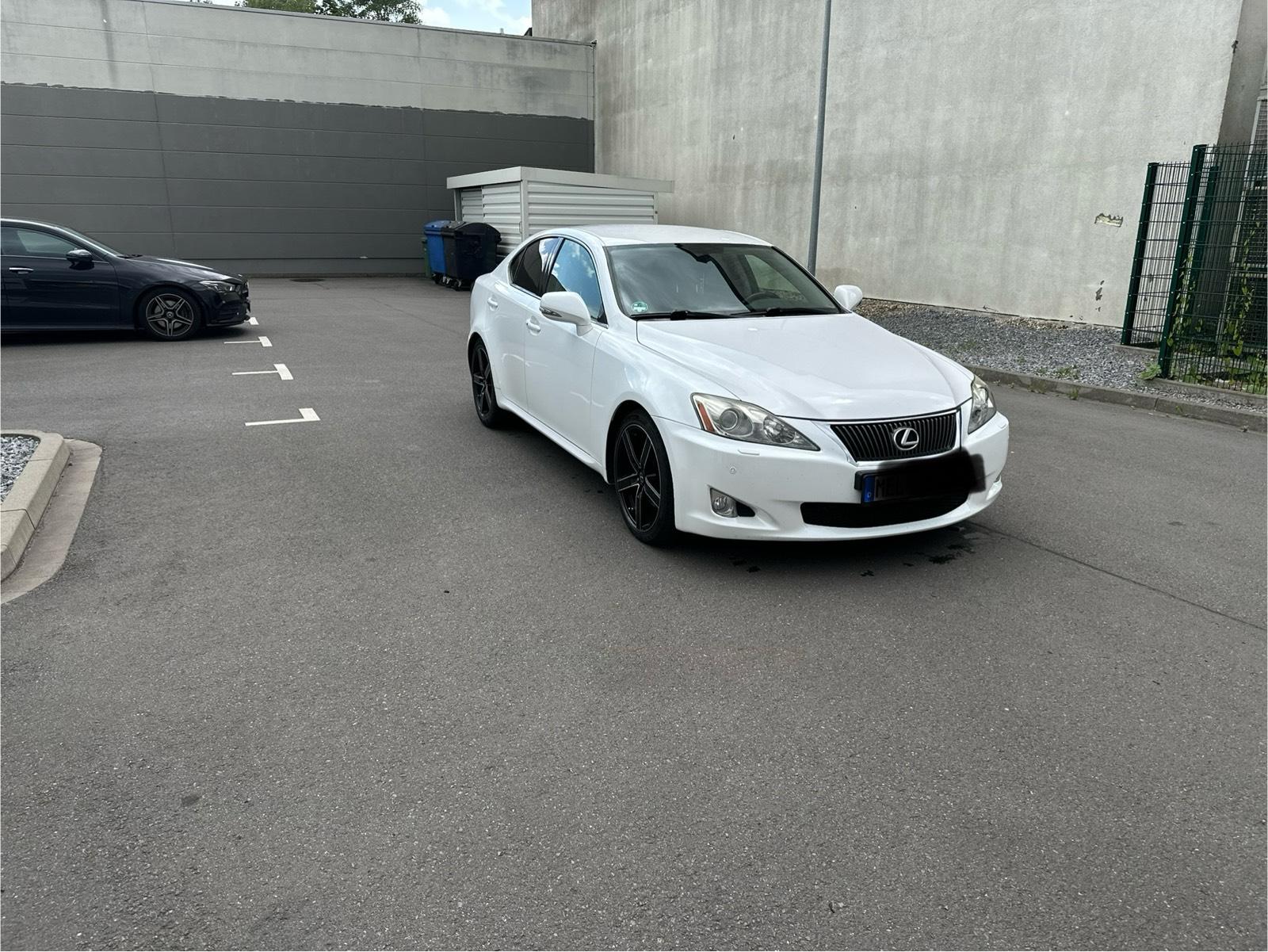Abbildung des Autos Lexus IS 250