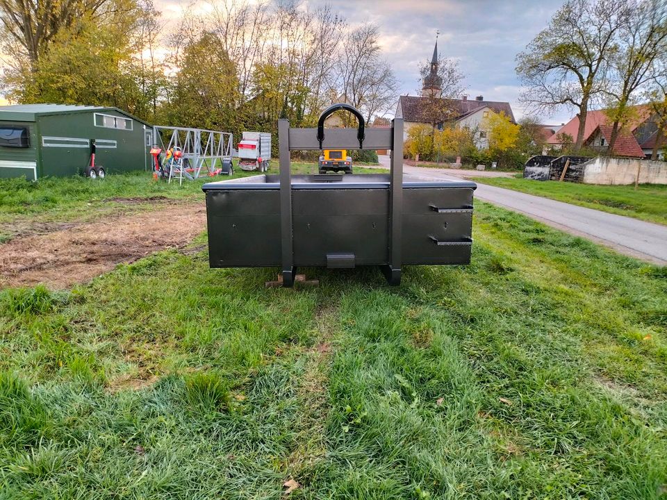 Abrollcontainer Baucontainer abrollmulde in Markt Nordheim