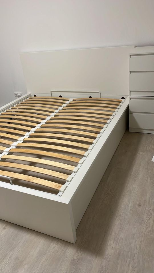 Ikea Malm Bett 160x200 mit Matratze in Höxter
